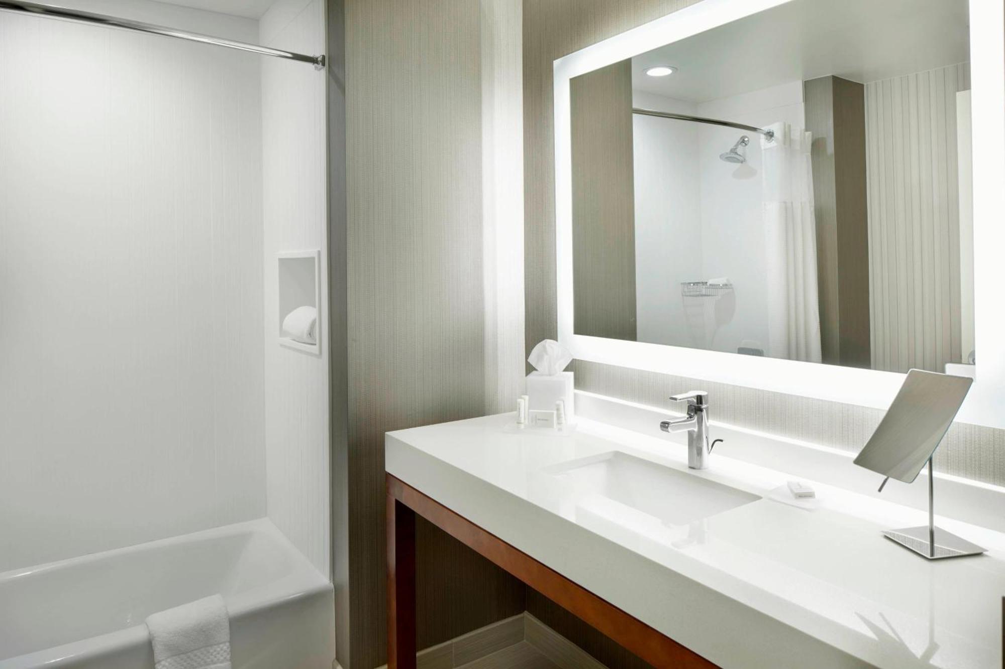 Courtyard By Marriott Houston Intercontinental Airport Hotel Exterior photo
