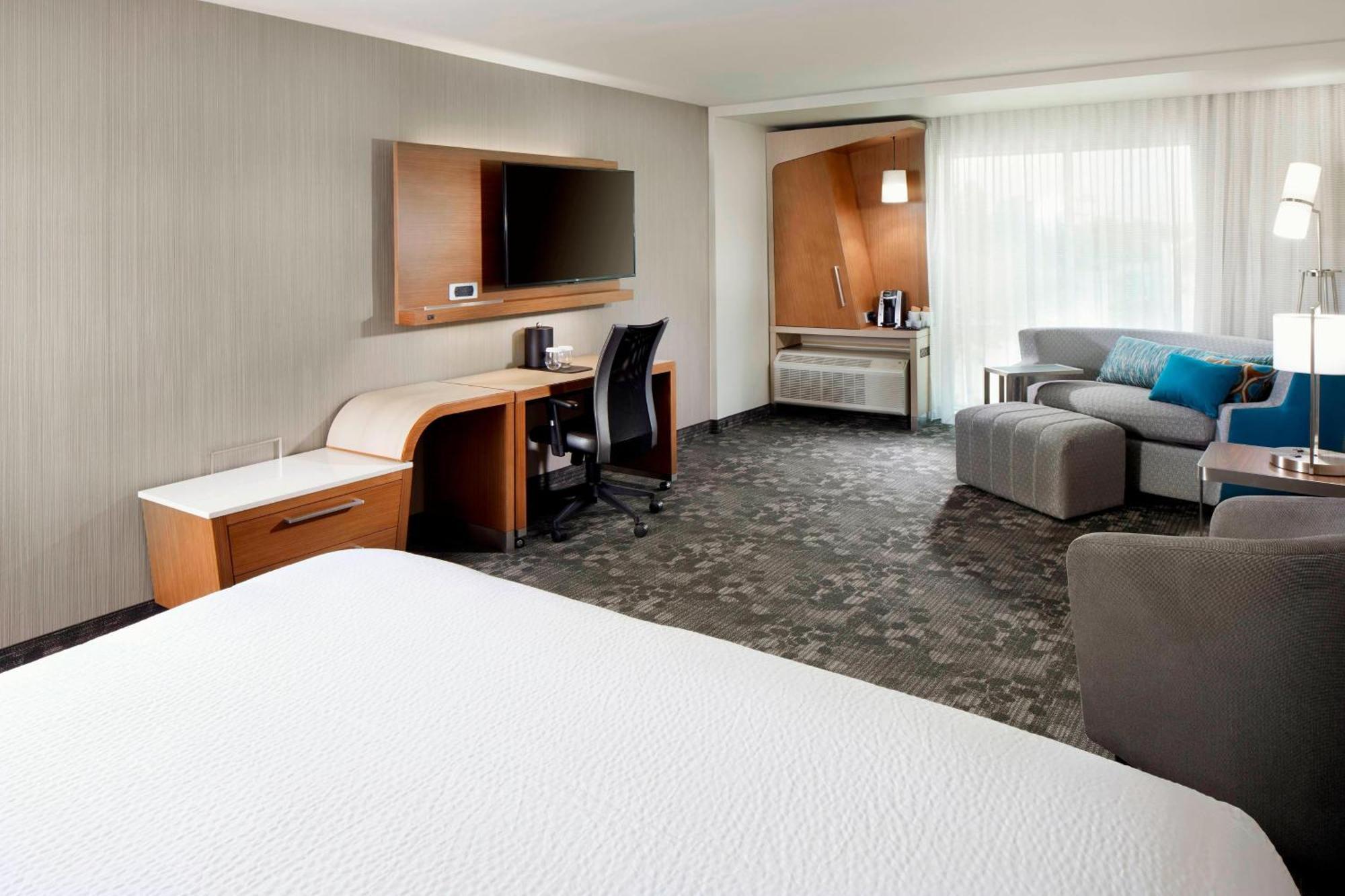 Courtyard By Marriott Houston Intercontinental Airport Hotel Exterior photo