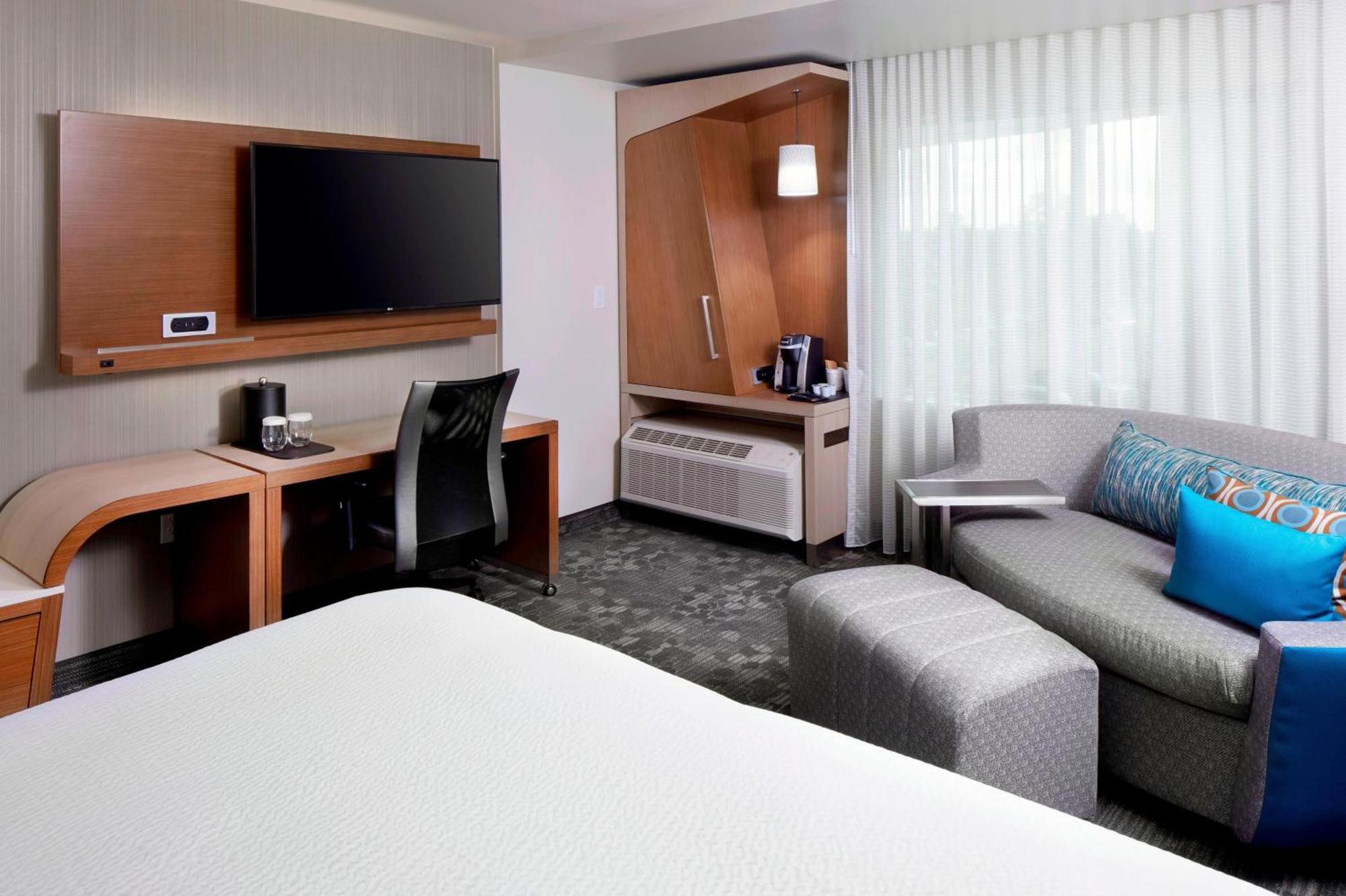 Courtyard By Marriott Houston Intercontinental Airport Hotel Exterior photo