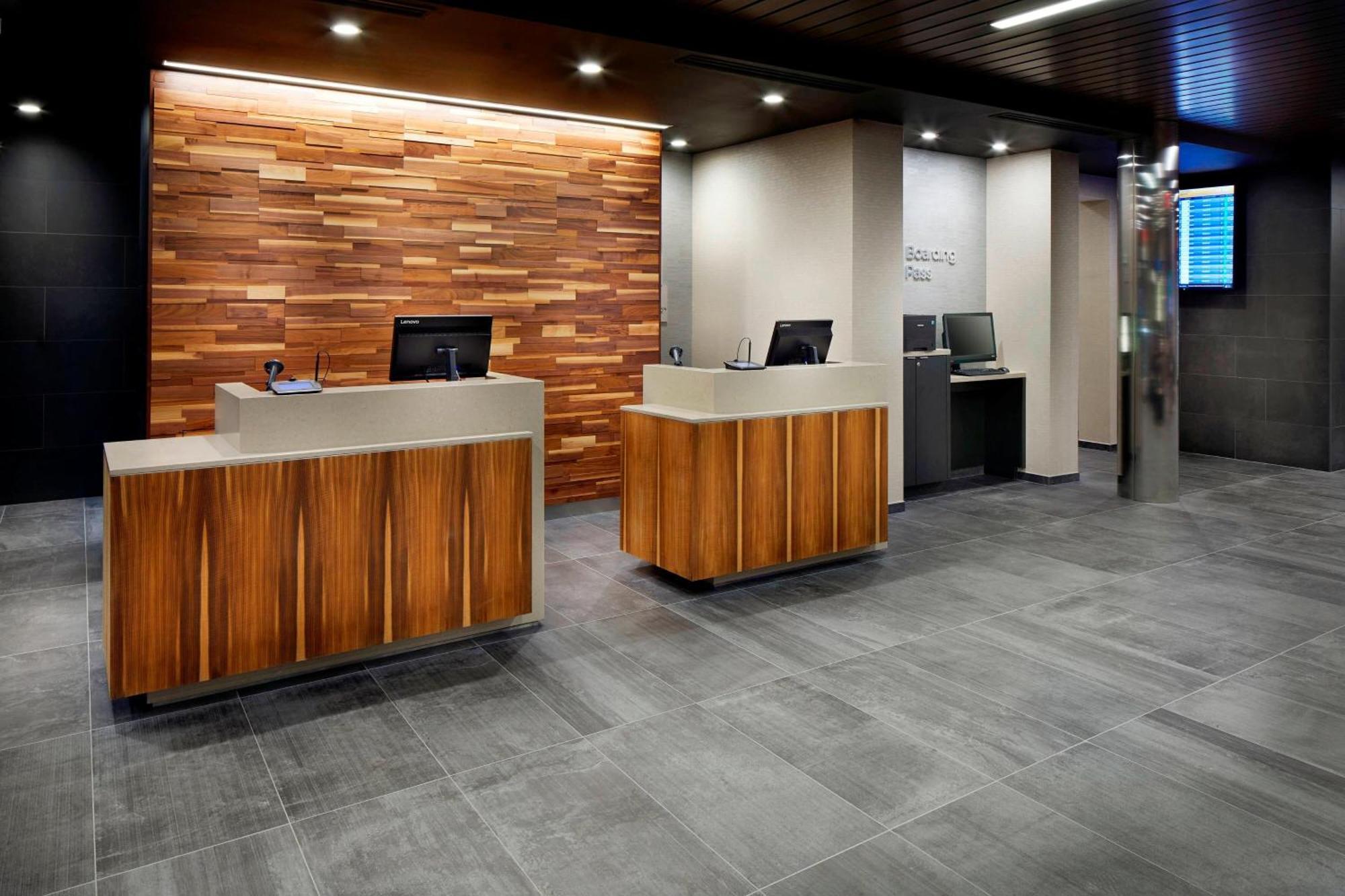Courtyard By Marriott Houston Intercontinental Airport Hotel Exterior photo