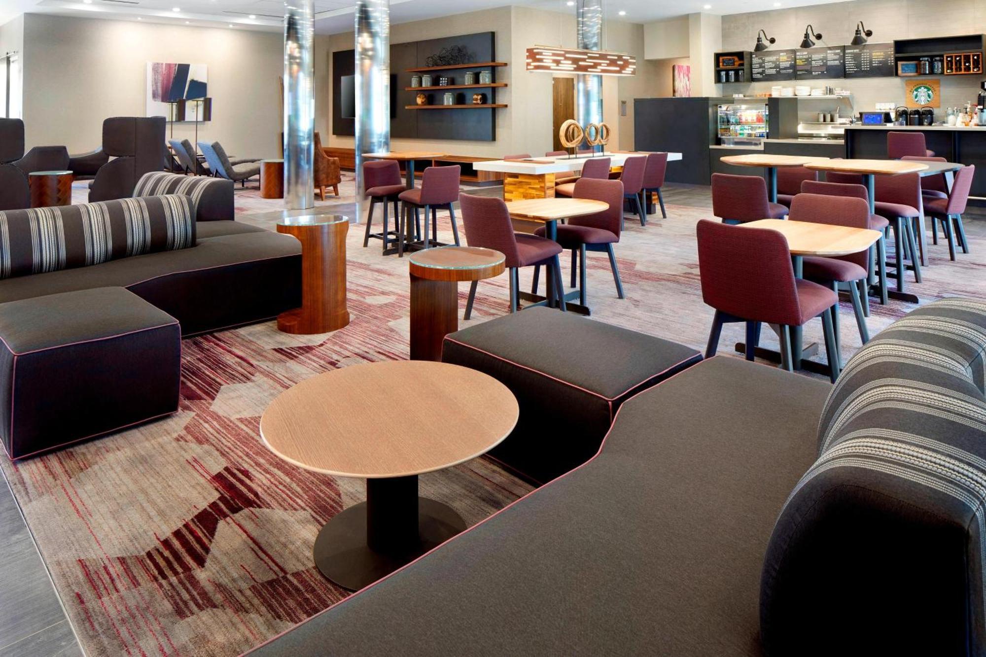 Courtyard By Marriott Houston Intercontinental Airport Hotel Exterior photo