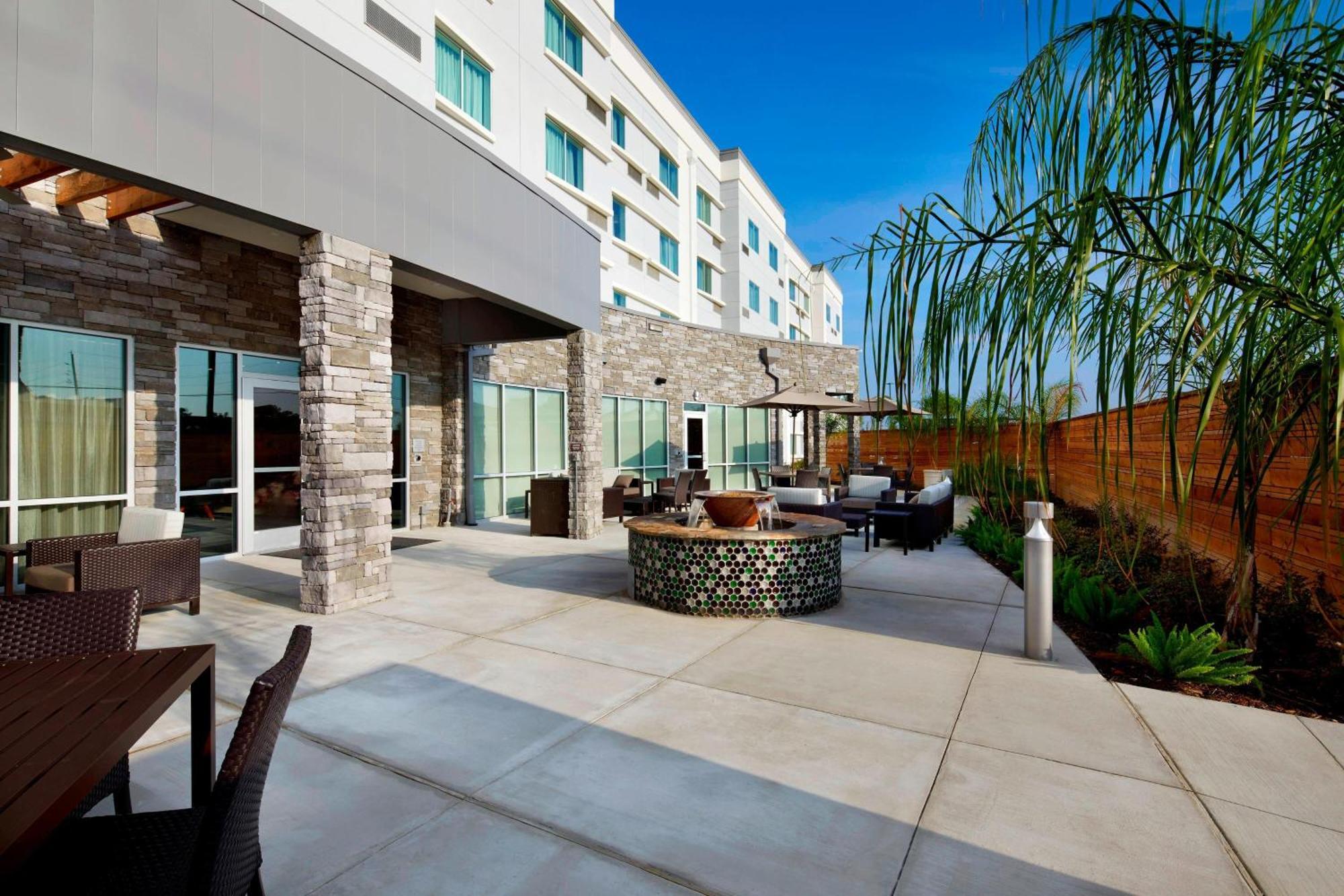 Courtyard By Marriott Houston Intercontinental Airport Hotel Exterior photo