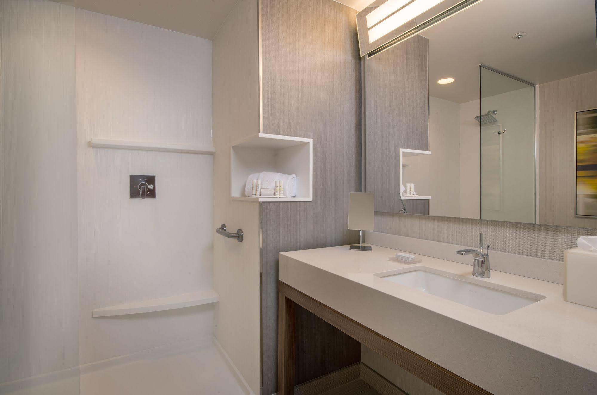 Courtyard By Marriott Houston Intercontinental Airport Hotel Exterior photo